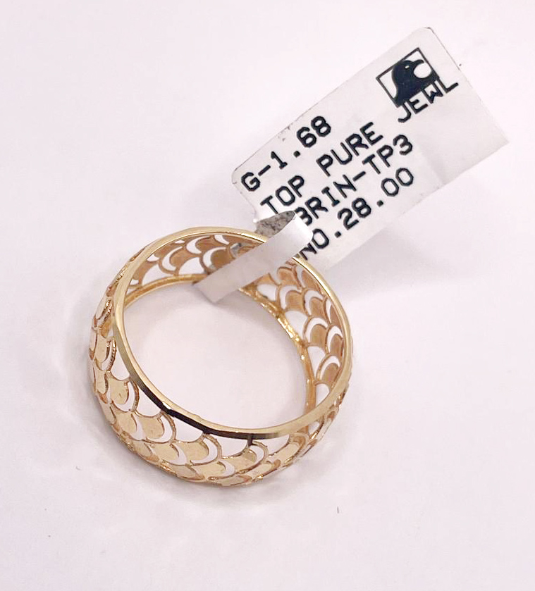 Yellow Gold Patterned Band Ring - Image 4